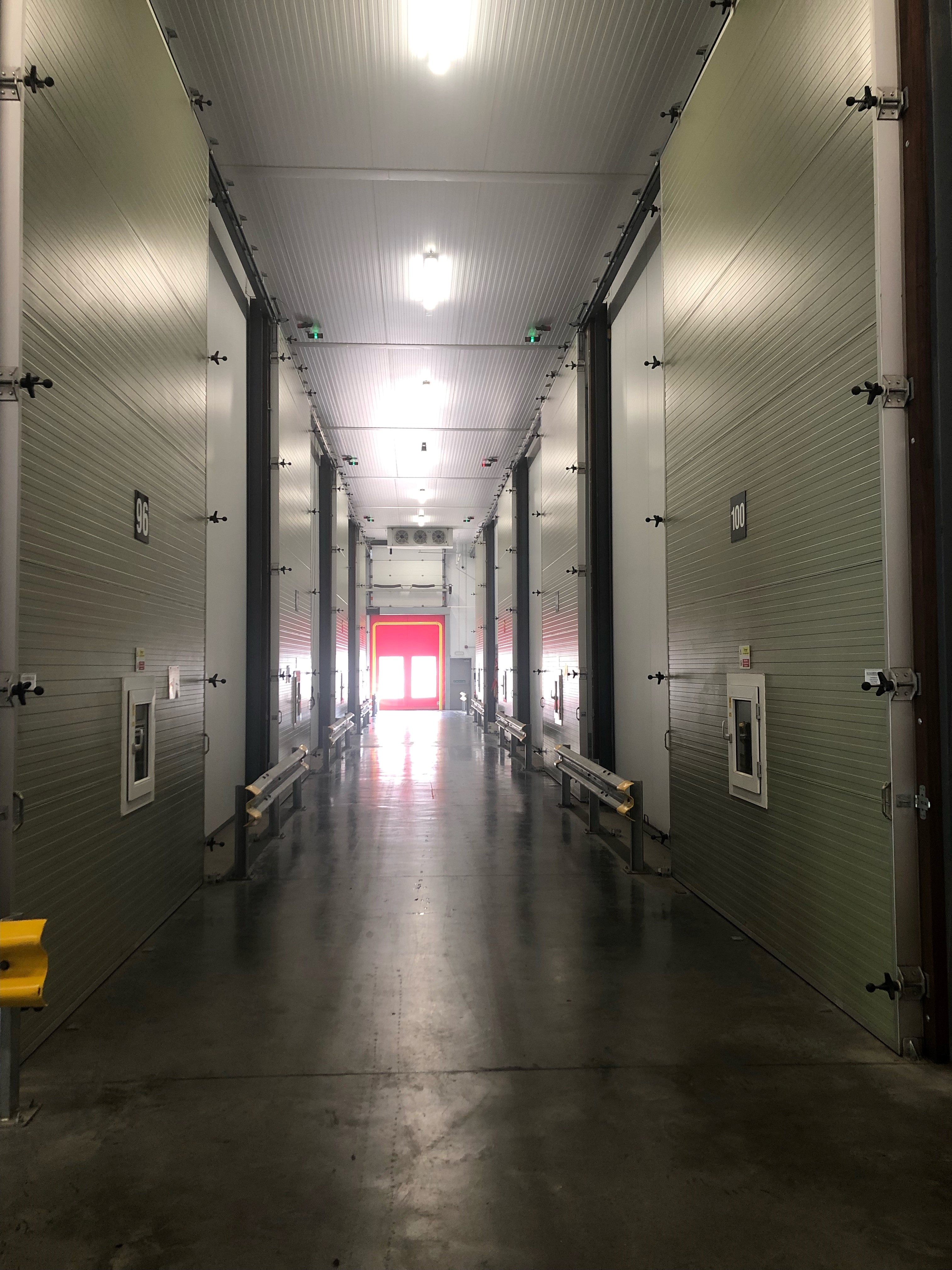 Cold storeroom for fresh fruit to be stored